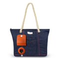 thumbnail image 1 of Bolsa de Playa para Vino CORK & VINE de Mezclilla con Compartimento para Bebidas, 1 of 7
