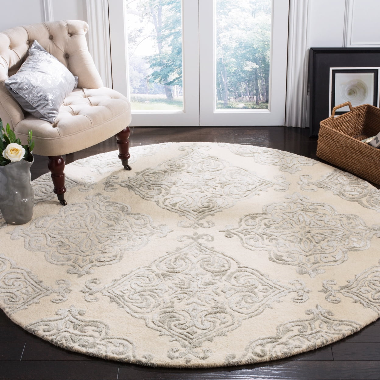 SAFAVIEH Glamour Georgene Damask Area Rug, Ivory/Silver, 6' x 6' Round