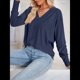 thumbnail image 4 of Blusas de Verano para Mujer con Mangas 3/4, Cuello en V, Mangas Abullonadas, Estilo Casual, con Textura Fruncida. Azul Oscuro 4XL, 4 of 8