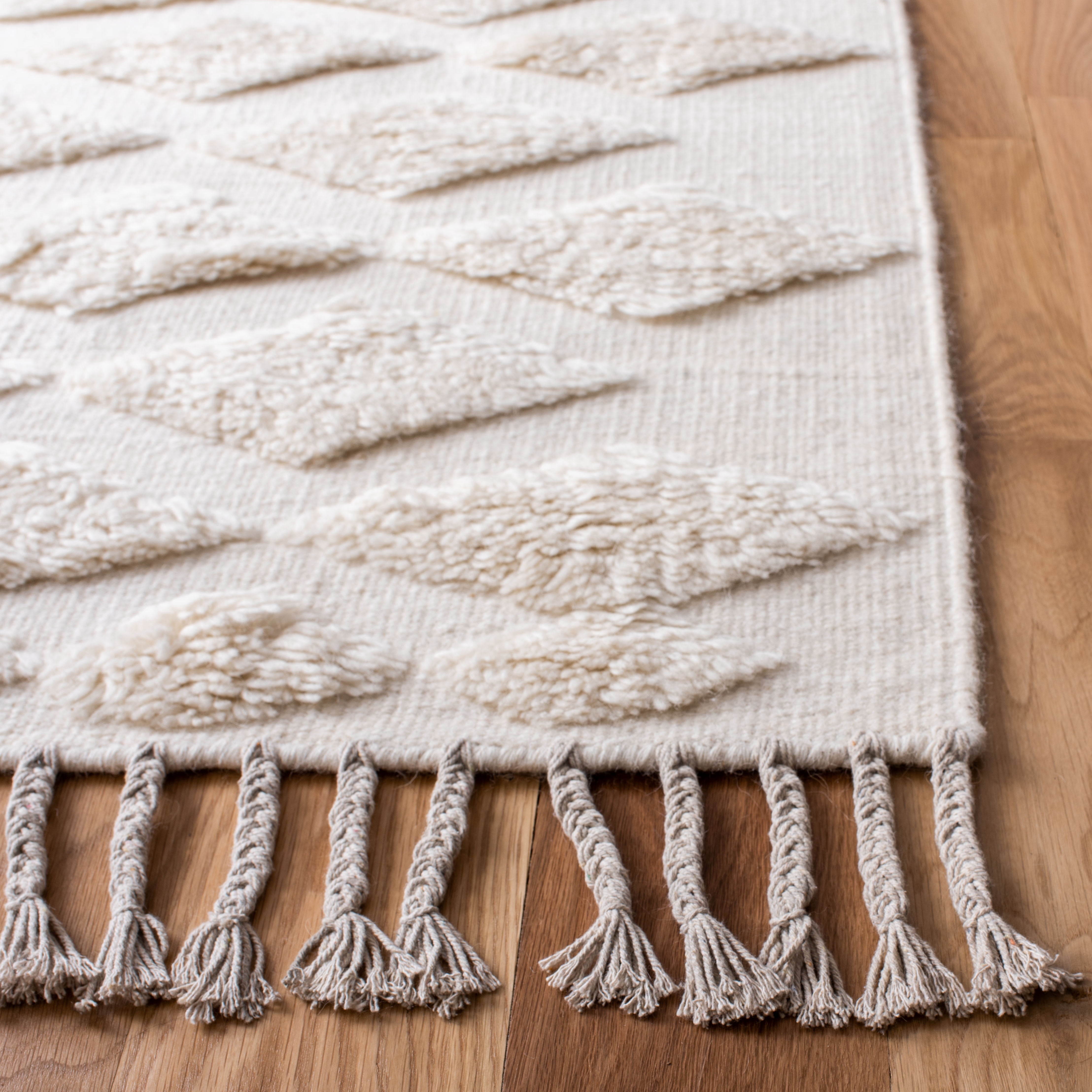 SAFAVIEH Casablanca Winona Solid Wool Runner Rug, Ivory, 2'3" x 8'