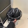 thumbnail image 3 of Bolso pequeño con cadena de moda de celebridades de Internet para mujer, primavera 2025, nuevo, versátil y elegante, bolso bandolera tipo cubo, 3 of 5