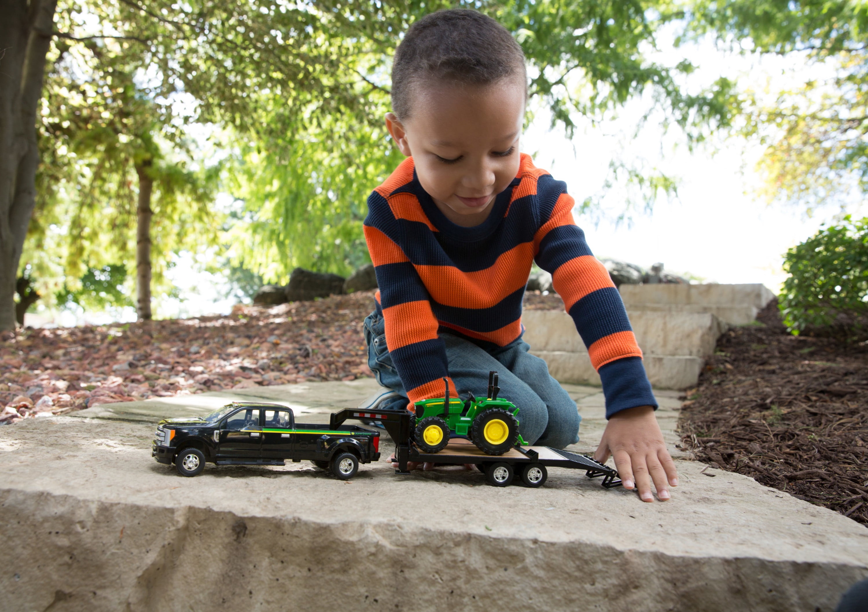 John Deere Toy Truck And Toy Tractor Set, 2017 Ford F350 & 5075E Tractor, 1:32 Scale