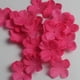 thumbnail image 3 of 500 piezas de pétalos de flores artificiales de hortensia de seda para manualidades, accesorios y decoración. Rosa roja, 3 of 6