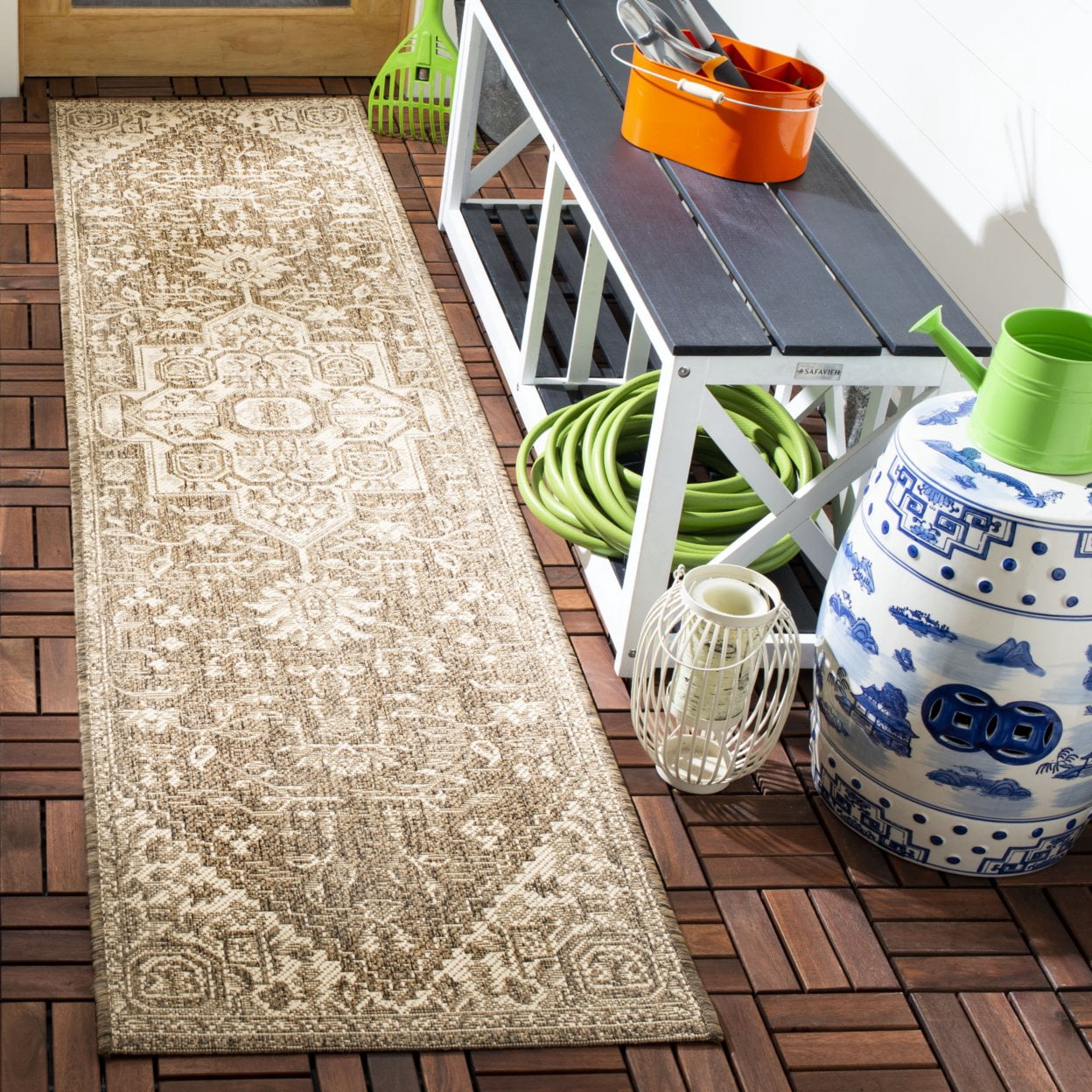 SAFAVIEH Beach House Diggory Medallion Indoor/Outdoor Area Rug, Cream/Beige, 4' x 6'