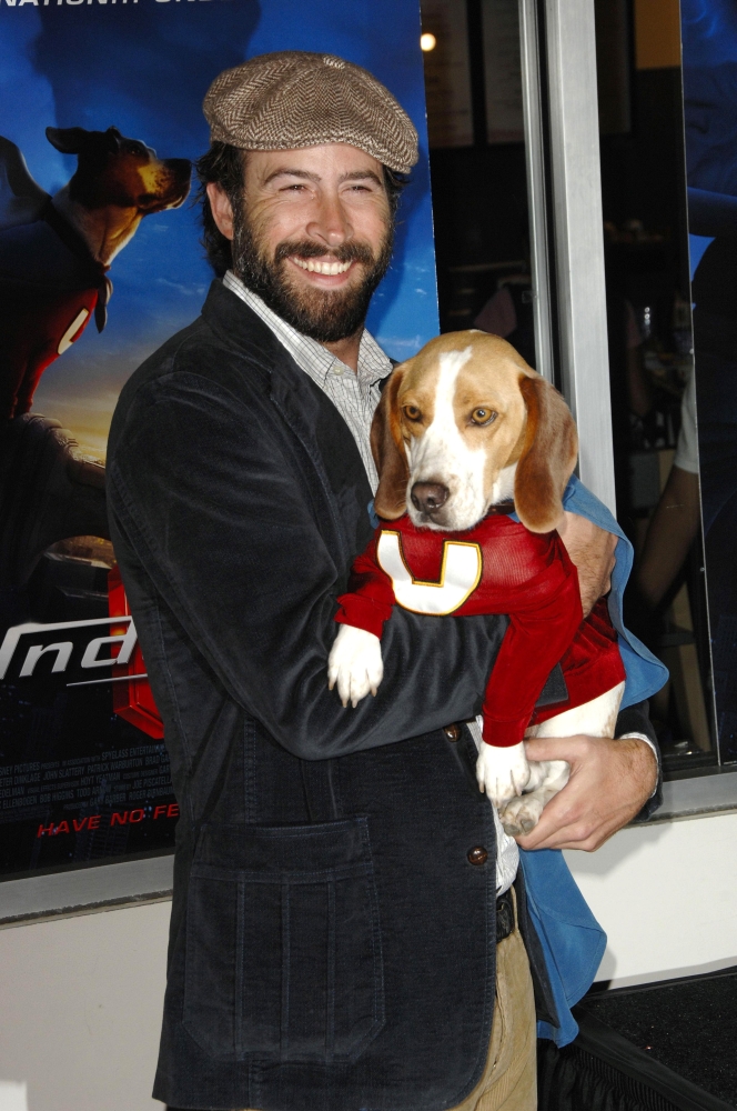 Jason Lee Leo At Arrivals For Underdog Premiere Regal EWalk Stadium 13