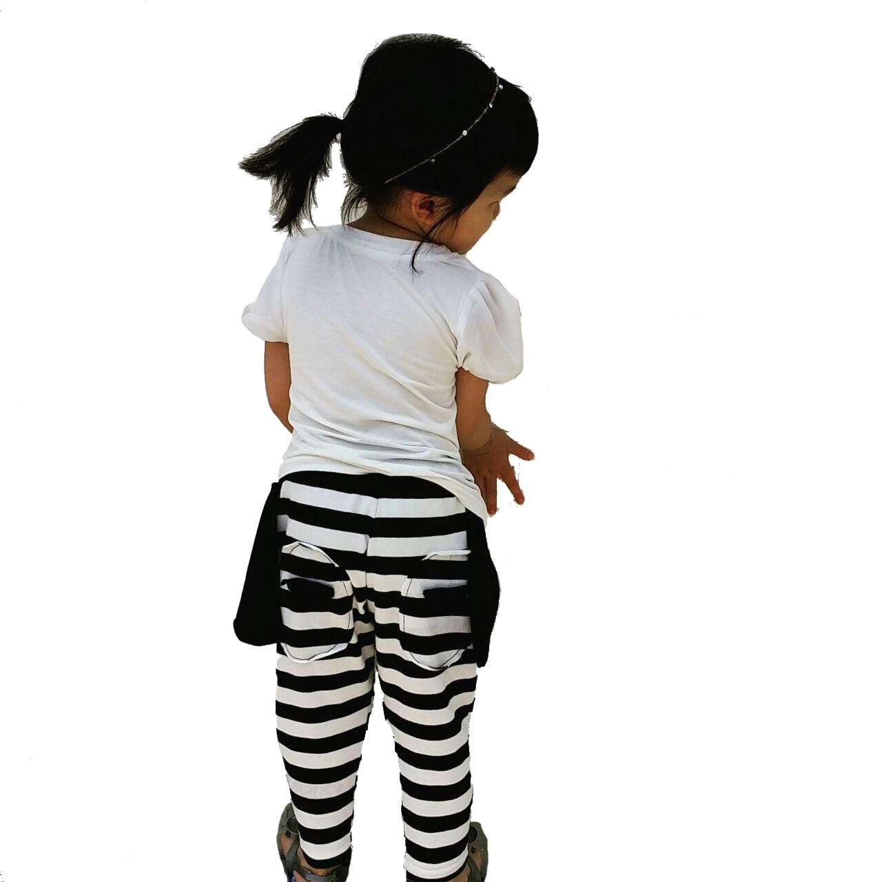 K-Cliffs Little Girls 2 Piece Casual  Young Princess Portrait Silhouette in Black Velvet in Victorian Frame with Black/White Striped Capri Pants, 3Y, 100% Cotton