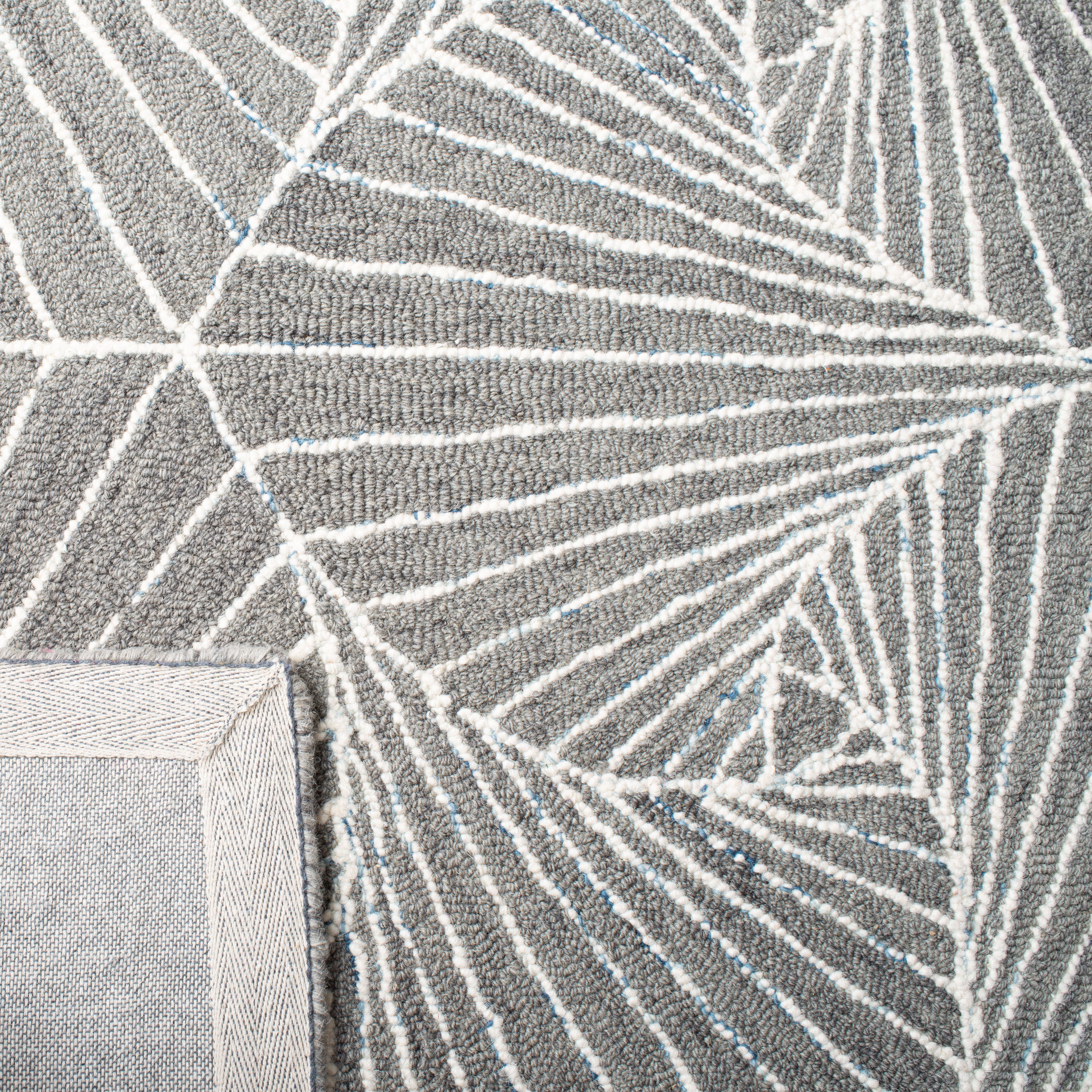 SAFAVIEH Micro-Loop Carver Geometric Runner Rug, Grey/Ivory, 2'3" x 7'