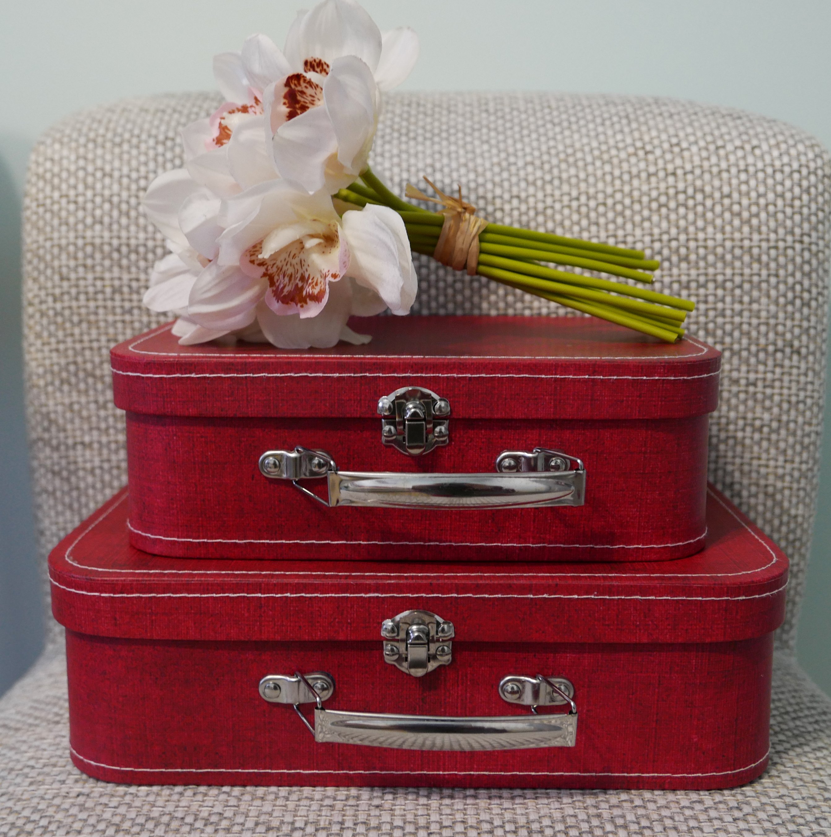 Собранные чемоданы. Невесте подарки на чемодан в махачкале. Можно ли дарить чемодан. Собранный чемодан. Ручная кладь норд.