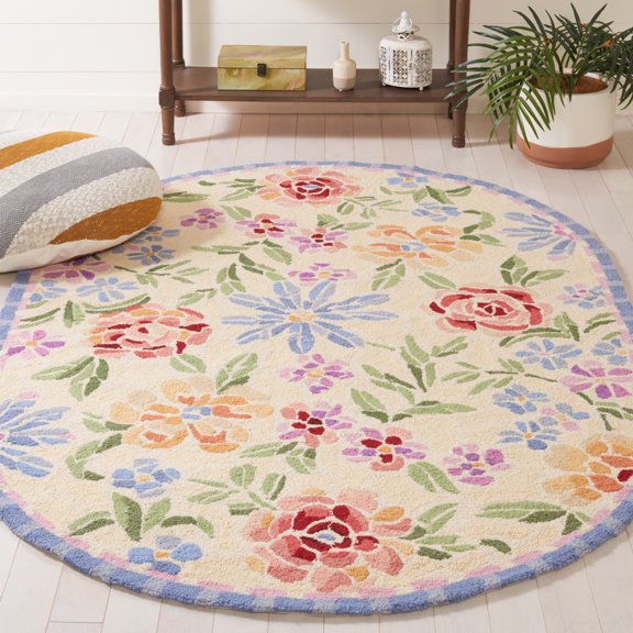 Safavieh Chelsea Endika Floral Area Rug, Ivory, 4'6" x 6'6" Oval