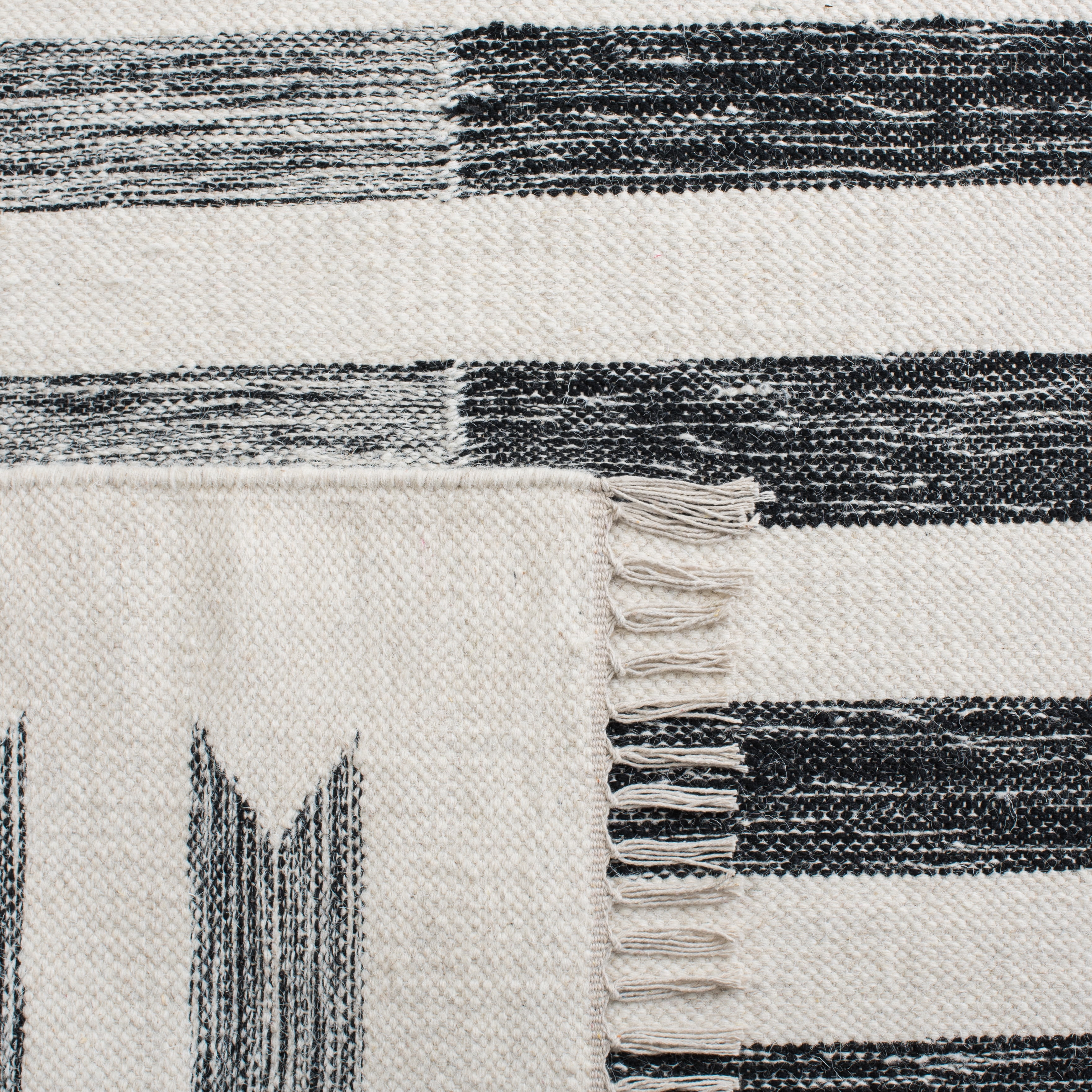 Safavieh Kilim Christal Striped Area Rug, Ivory/Black, 5' x 8'