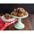 thumbnail image 2 of Molde para Mini Bundt Cupcakes de 12 cavidades Nordic Ware colores pueden variar, 2 of 3