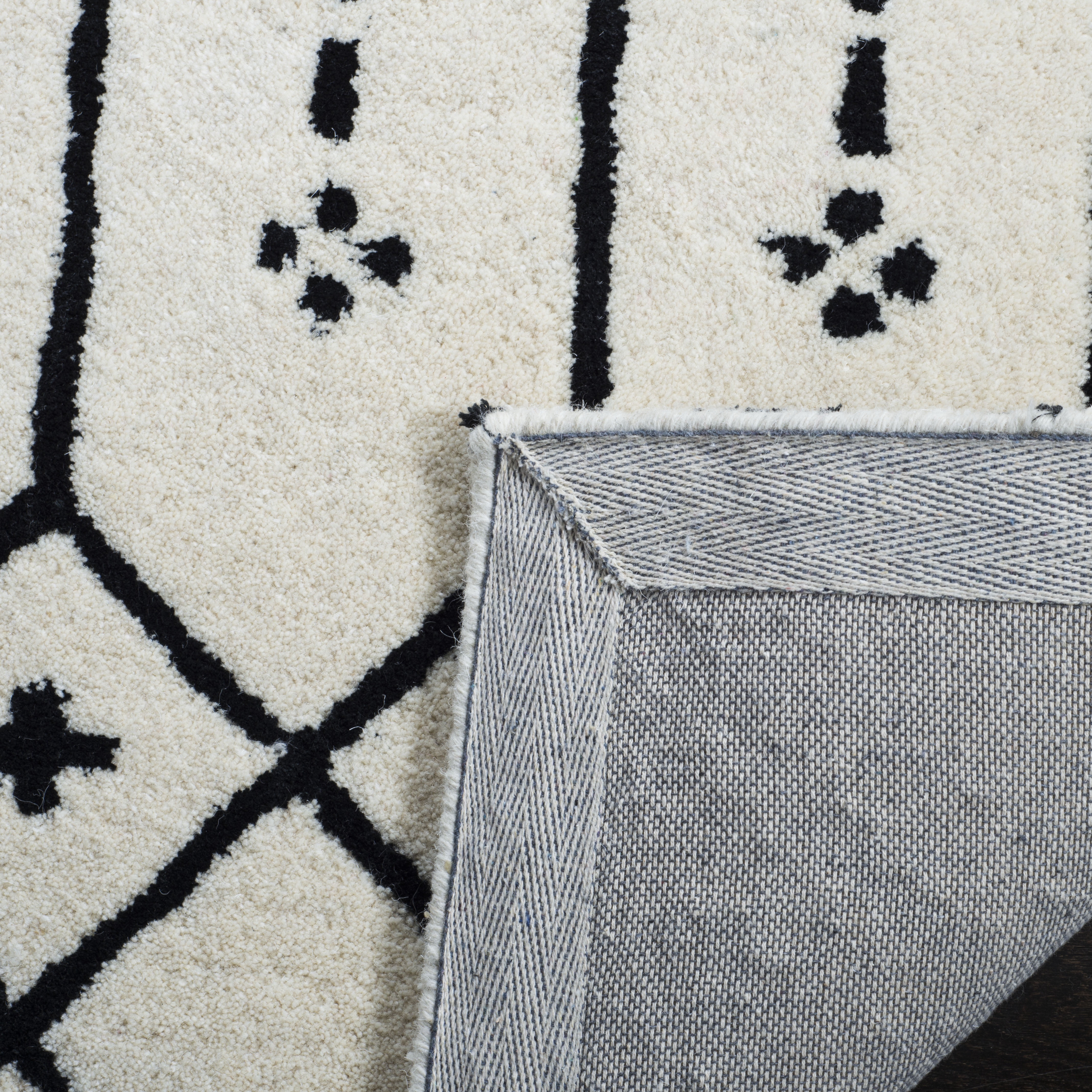 SAFAVIEH Himalaya Darin Geometric Wool Area Rug, Ivory/Black, 3' x 5'