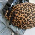 thumbnail image 3 of Bolsos de pecho con estampado de leopardo de gran tamaño para mujer, bolso de hombro tipo bandolera de lona de gran capacidad, novedad de verano 2025, riñonera, 3 of 5