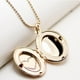 thumbnail image 3 of Collar Zulema de Medallón con Foto Oro 18, 3 of 8
