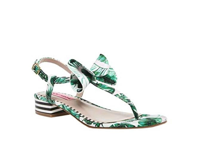 betsey johnson flip flops