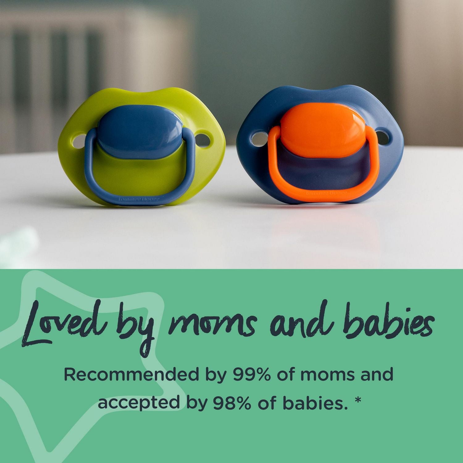 Sucettes de la gamme FunBrights de Tommee Tippee, avec boîte de stérilisation (6-18m, 2 pièces)