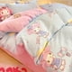 thumbnail image 3 of Juego de ropa de cama de algodón Miniso Sanrio Kuromi, juego de cuatro piezas, Sábana de cubierta de dibujos animados, conjunto de tres piezas para dormitorio de estudiantes, regalos para niñas, 3 of 5