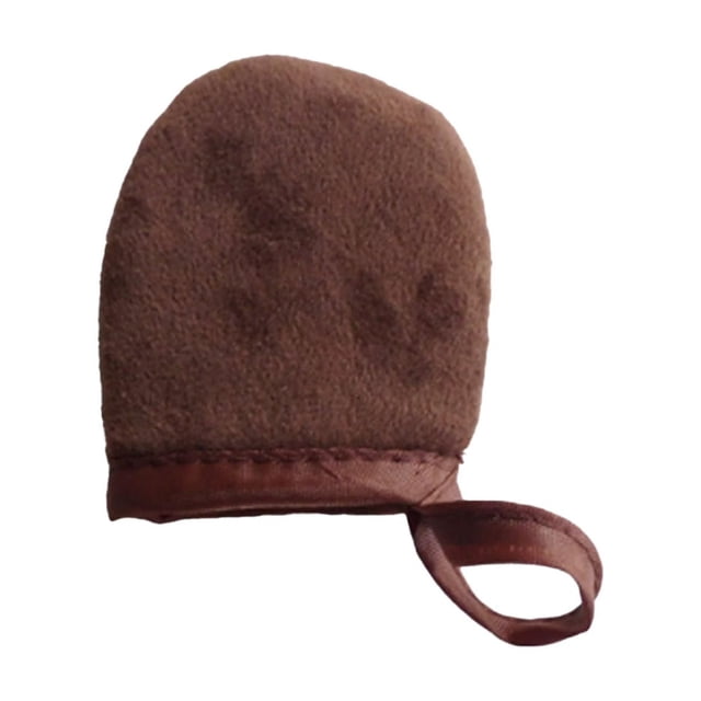 Self Tanning Mitt for Self Tan, crafted from soft brown microfiber material with a stitched edge and hanging loop. Ideal for applying self-tanning lotion, sunless tanning mousse, or sunscreen, this washable and reusable mitten prevents hand staining and ensures smooth, even coverage.