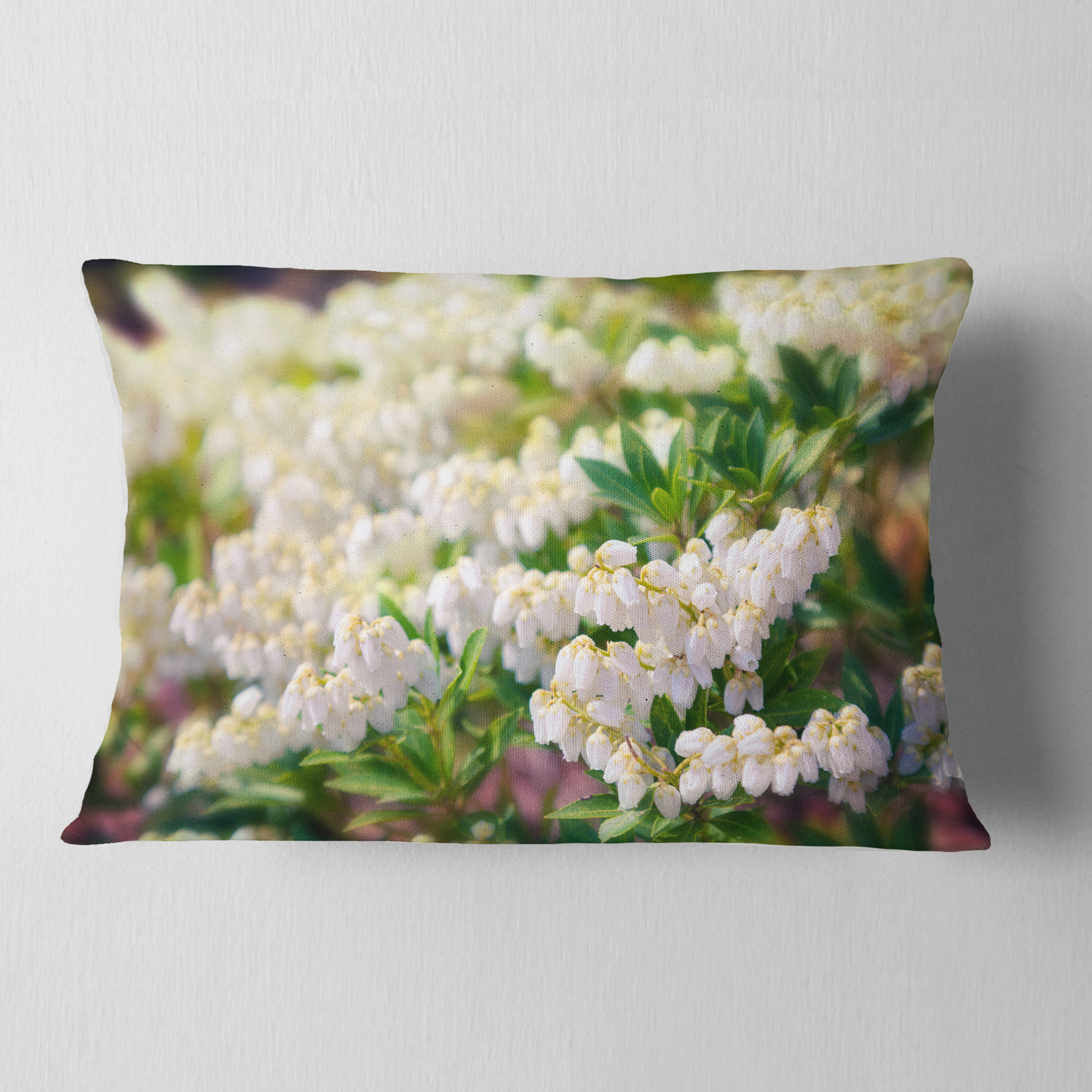 Designart Beautiful Blooming White Flowers - Floral Throw Pillow - 12x20