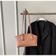 thumbnail image 3 of Bolso Desplazamiento Diario Con Axila Elegante La, 3 of 9