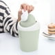 thumbnail image 1 of Bote de basura de escritorio, tapa oscilante, pequeño bote de basura, canasta de mesa de café de sala de estar, mini bote de basura de mesa de hogar, bote de basura de escritorio (Verde), 1 of 6