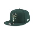 thumbnail image 1 of Gorra New Era NBA Milwaukee Bucks 9Fifty Snapback, color verde oscuro, 1 of 1