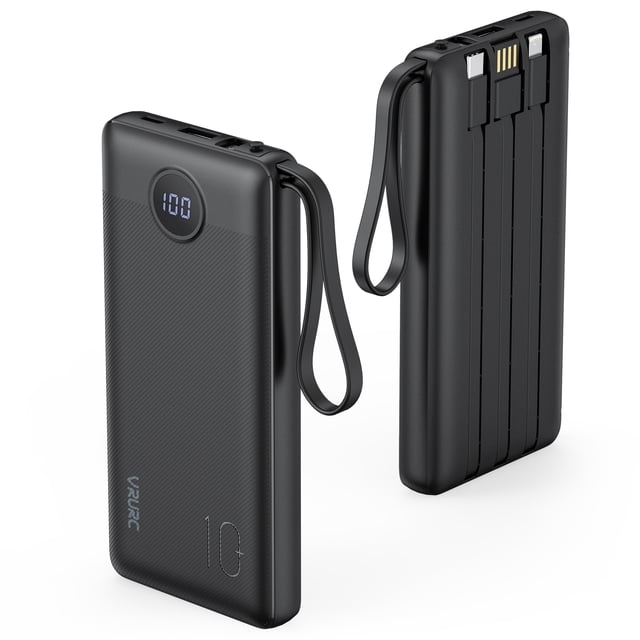 vrurc portable charger with built in cables, 10000mah slim usb c power bank — banco de energía negro en vistas frontal y posterior 3/4; rectángulo delgado con acabado texturizado, pantalla LED circular que muestra "100", logo VRURC y marcado "10+". Borde superior con puerto USB‑A, puerto USB‑C y botón; posterior con cuatro cables planos integrados (Lightning, USB‑C, micro‑USB) guardados en ranuras y cordón para llevar. Dimensiones aprox. 5.7 x 2.57 x 0.72 in, peso 9.17 oz. También suele usarse para cargar accesorios pequeños durante viajes.