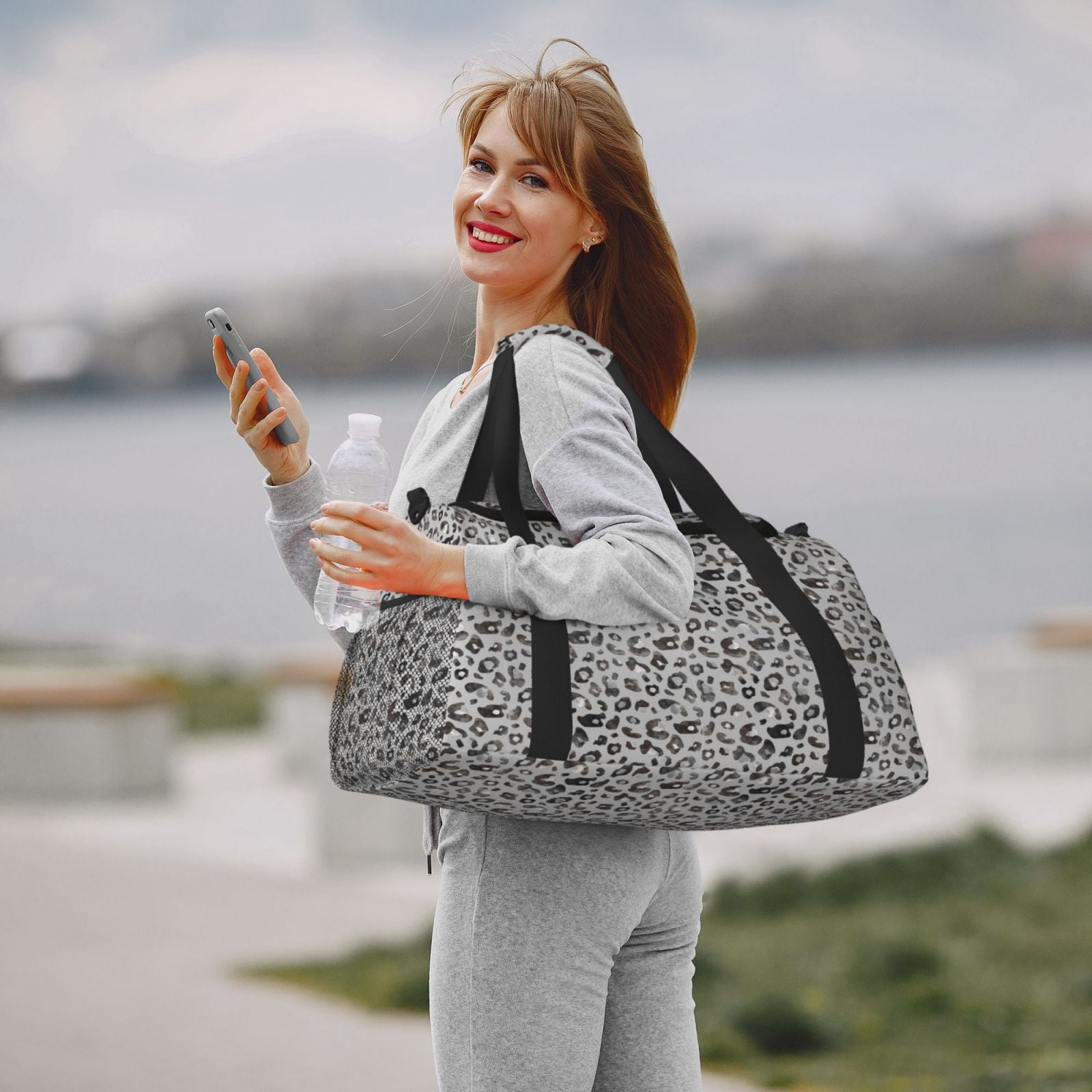 Ratiio Wild Animal Leopard Print Pattern Hand Travel Bag, Weekender Carry On for Women Men, Sports Gym Bag, Workout Duffel Bag, Overnight Shoulder Bag fit 15.6 Inch Laptop