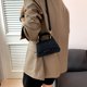 thumbnail image 5 of Bolso Bandolera Pequeño Minibolso Hombro para Mujer Correa Ajustable Citas, 5 of 6