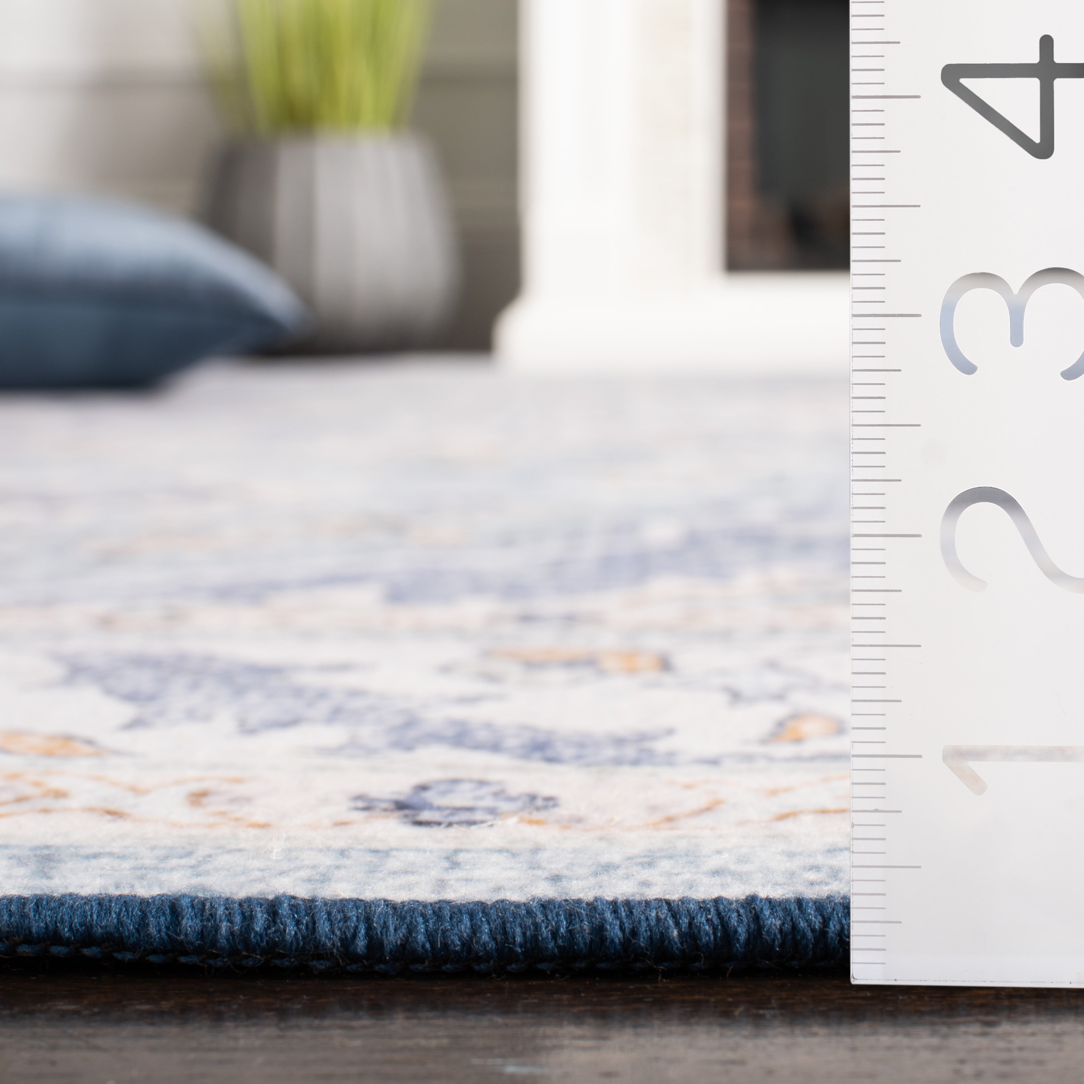 SAFAVIEH Tucson Luvina Oriental Machine Washable Area Rug, Light Blue/Blue, 4' x 4' Round