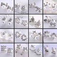 thumbnail image 2 of Pendientes de botón para estudiantes femeninas, estilo coreano, personalidad simple, temperamento, lindas joyas para las orejas antialérgicas, pendientes de moda que combinan con todo, 2 of 5
