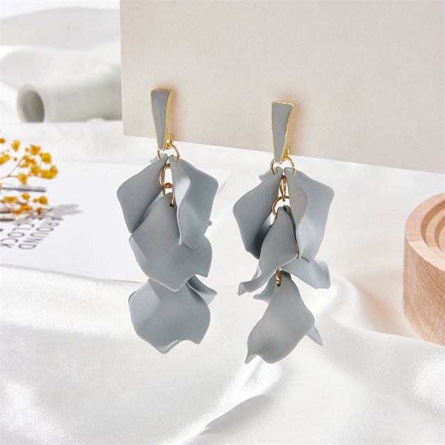 Pendientes largos de pétalos de color caramelo con estilo Pendientes con pasador de plata 925 con pintura en aerosol acrílica y diseño de pétalos coloridos de uso versátil