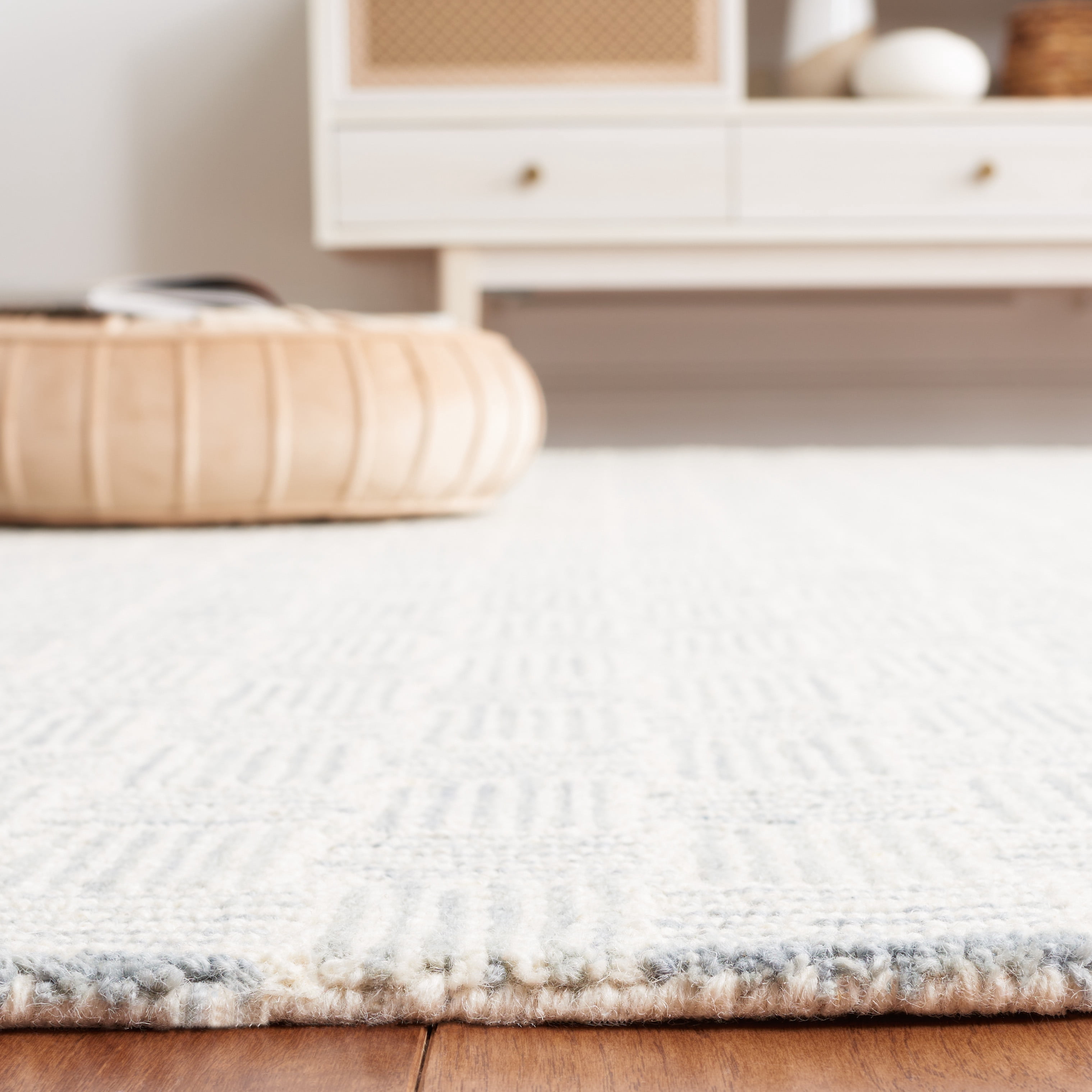 SAFAVIEH Micro-Loop Charlotte Solid Area Rug, Grey/Ivory, 5' x 5' Square