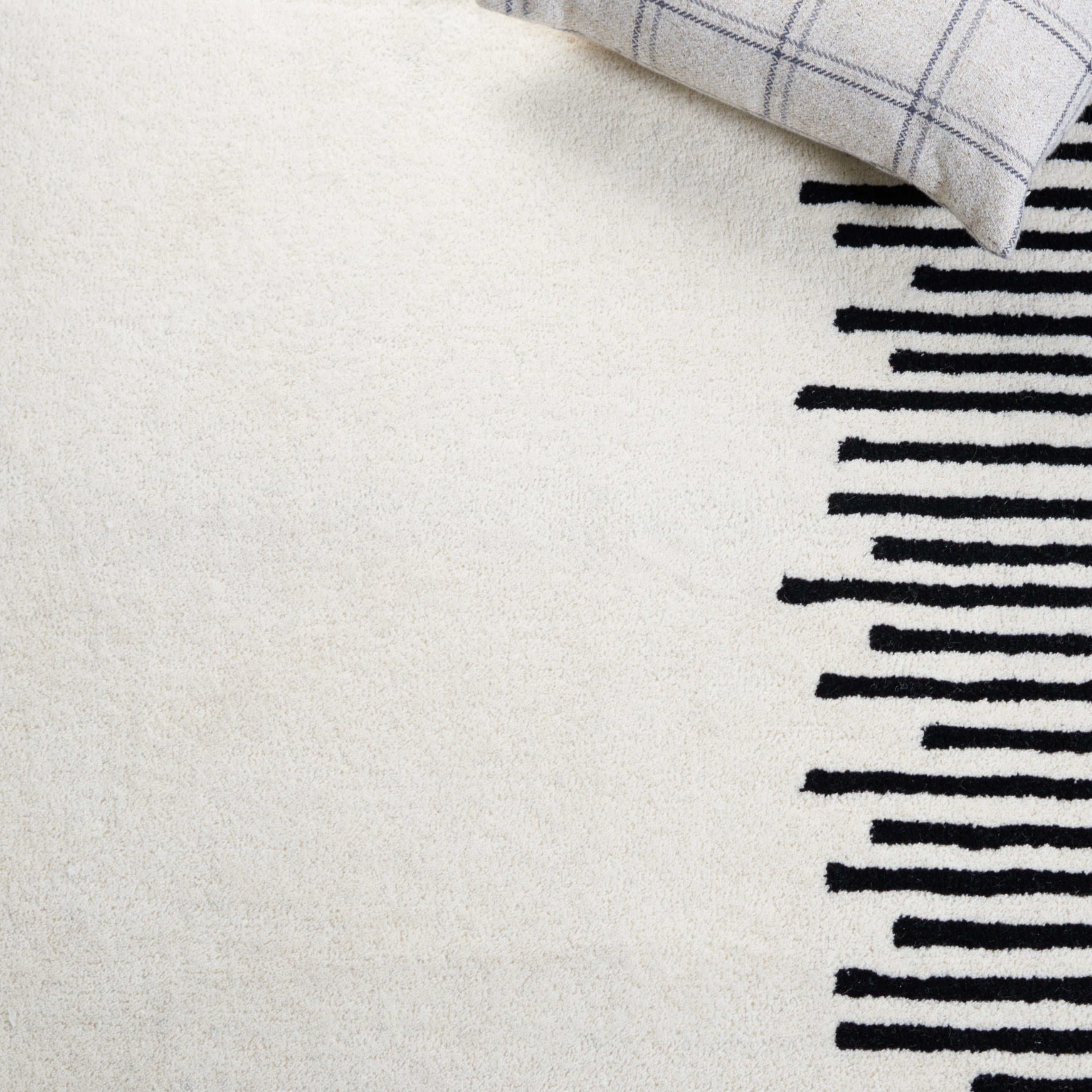 SAFAVIEH Fifth Avenue Declan Abstract Area Rug, Ivory/Black, 5' x 5' Square