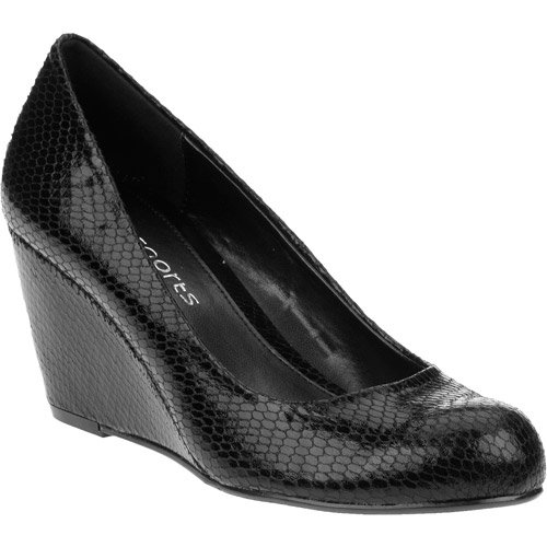 Passports By Cl Women's Wedge Pump - image 1 of 4