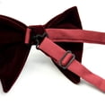 thumbnail image 4 of Pajarita para hombre, cuello de terciopelo, doble lazo grande, color liso, monocromático, rojo vino, estilo moderno y moderno con cuerno, 4 of 5