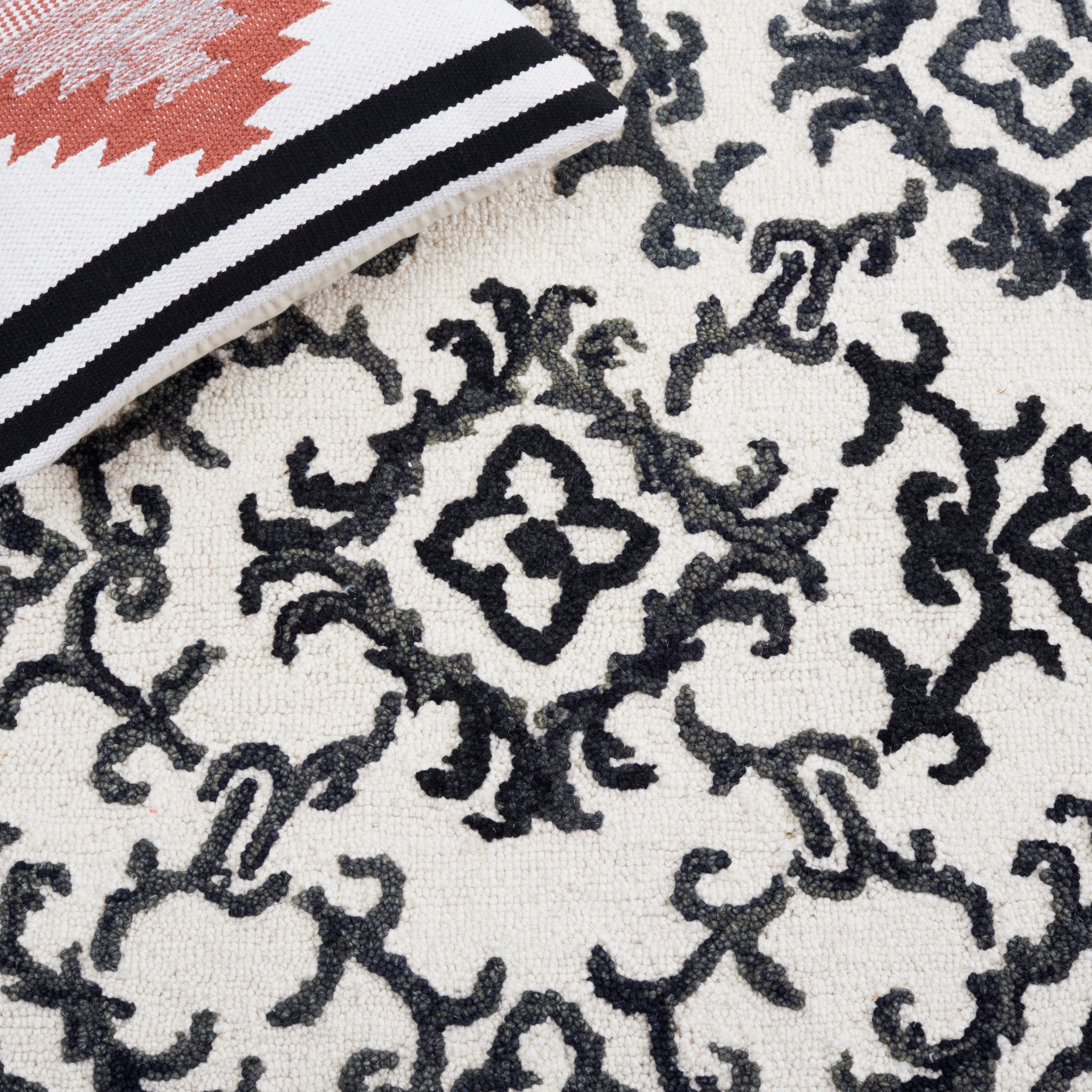 SAFAVIEH Blossom Cletus Geometric Wool Area Rug, Ivory/Black, 6' x 9'