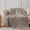 thumbnail image 4 of Manta cálida Blanket COOVA Taupe Sherpa 127 x 152 cm, 4 of 6