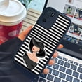 thumbnail image 4 of "Protege tu iPhone con una divertida y vibrante funda plateada mate de doble capa", 4 of 4