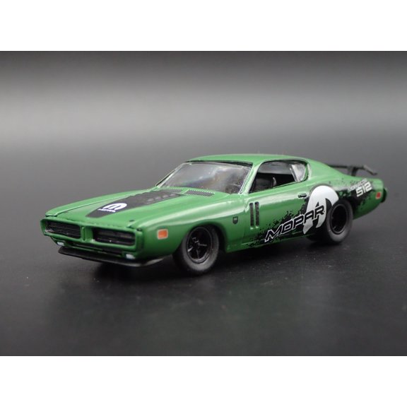 (Open Box) 1971 71 DODGE CHARGER MOPAR 1/64 SCALE COLLECTIBLE DIORAMA DIECAST MODEL CAR