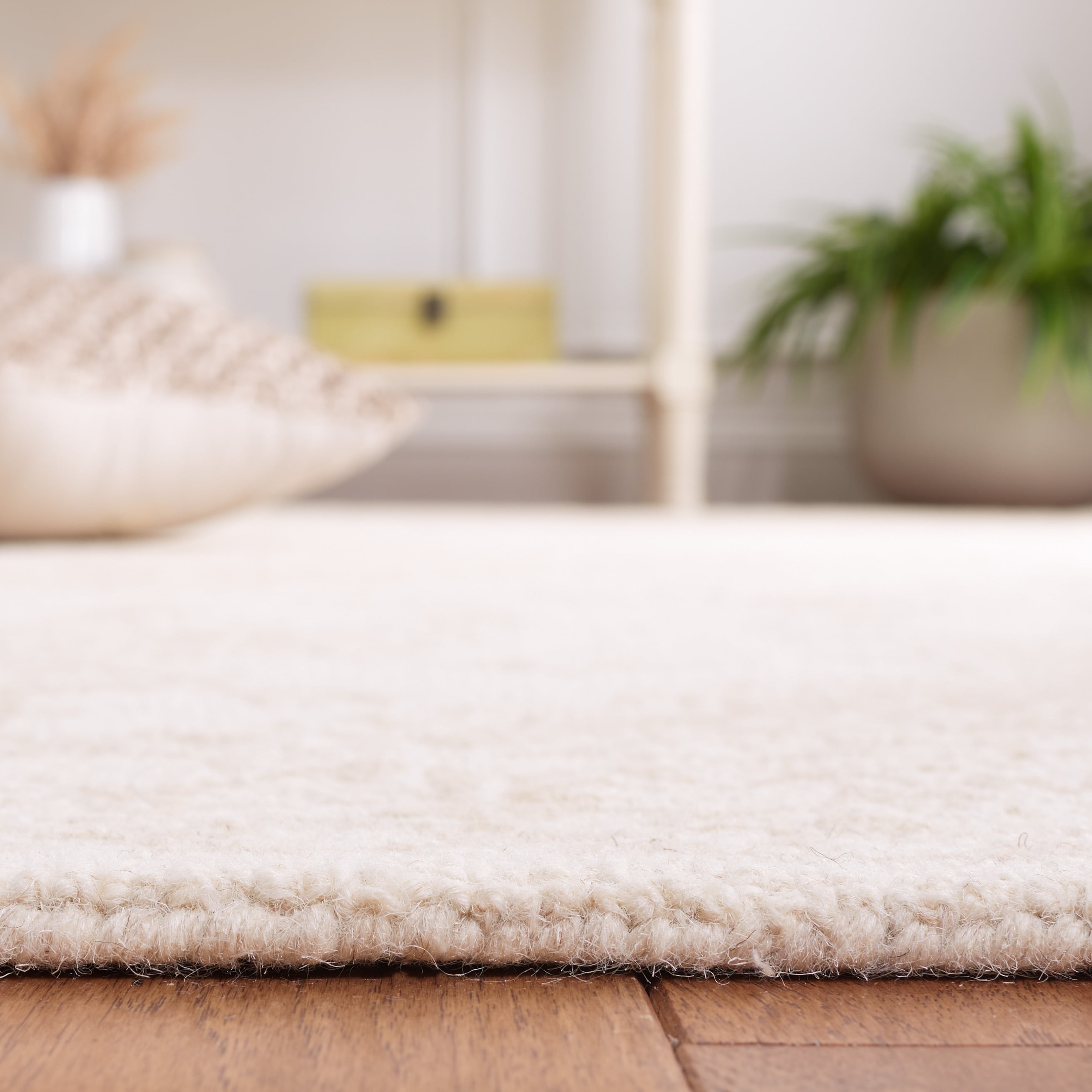 SAFAVIEH Metro Carrissa Medallion Area Rug, Beige/Ivory, 5' x 8'