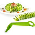 thumbnail image 4 of Cortadora en espiral de melón verde cortada a mano, cortadora multifuncional de pepino enrollado, cuchillo para tallar creativo (2 uds), 4 of 5