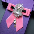 thumbnail image 1 of Broches de pajarita Collar Pin Joyería Cinta Tela Bowknot Pajarita Broche Broche Pin para fiesta de boda, rosa Feliz Sencillez, 1 of 4