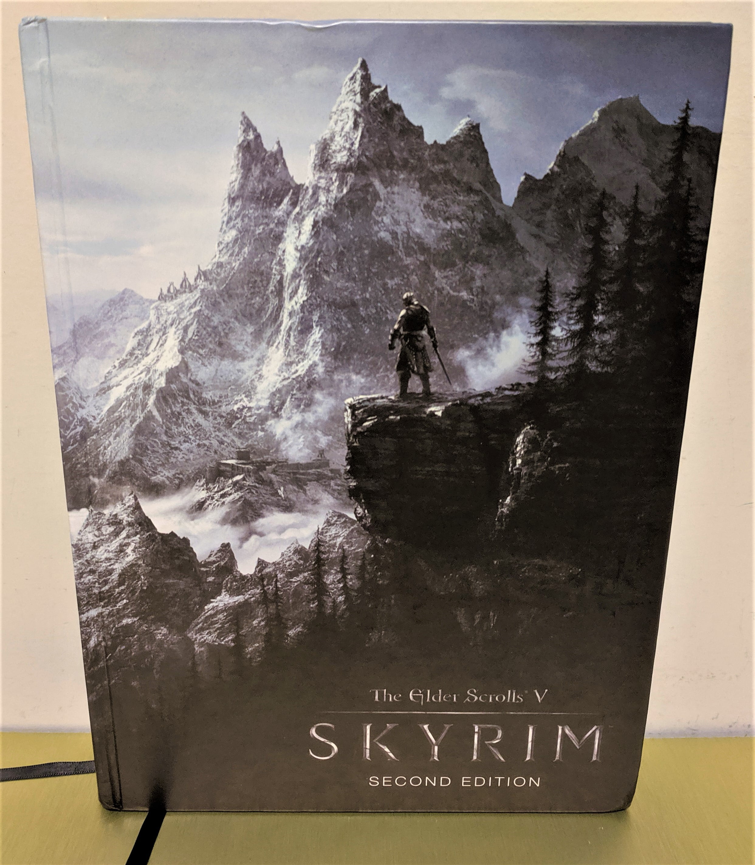 Pre-Owned The Elder Scrolls V, Skyrim: Official Game Guide, Collector's Edition
