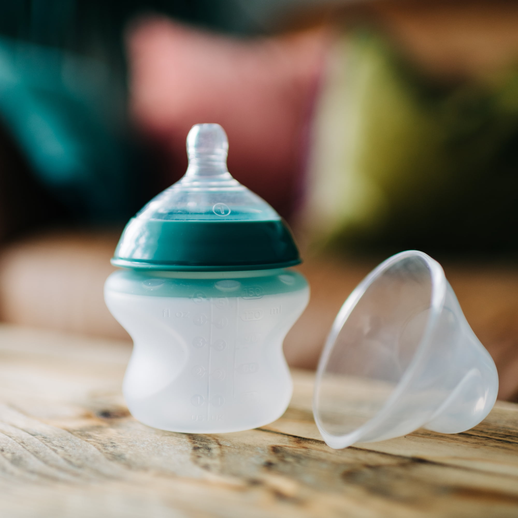 Tommee Tippee Closer to Nature Soft Feel Silicone Baby Bottle, Slow Flow Breast-like Nipple with Anti-Colic Valve, Stain and Odor Resistant, 5oz, 2 Count