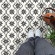 thumbnail image 1 of Azulejos de piso de vinilo impermeable para baño cocina chimenea casa de mascotas escaleras dormitorios pared 40 unidades 7.8 x 7.9 pulgadas negro, 1 of 6