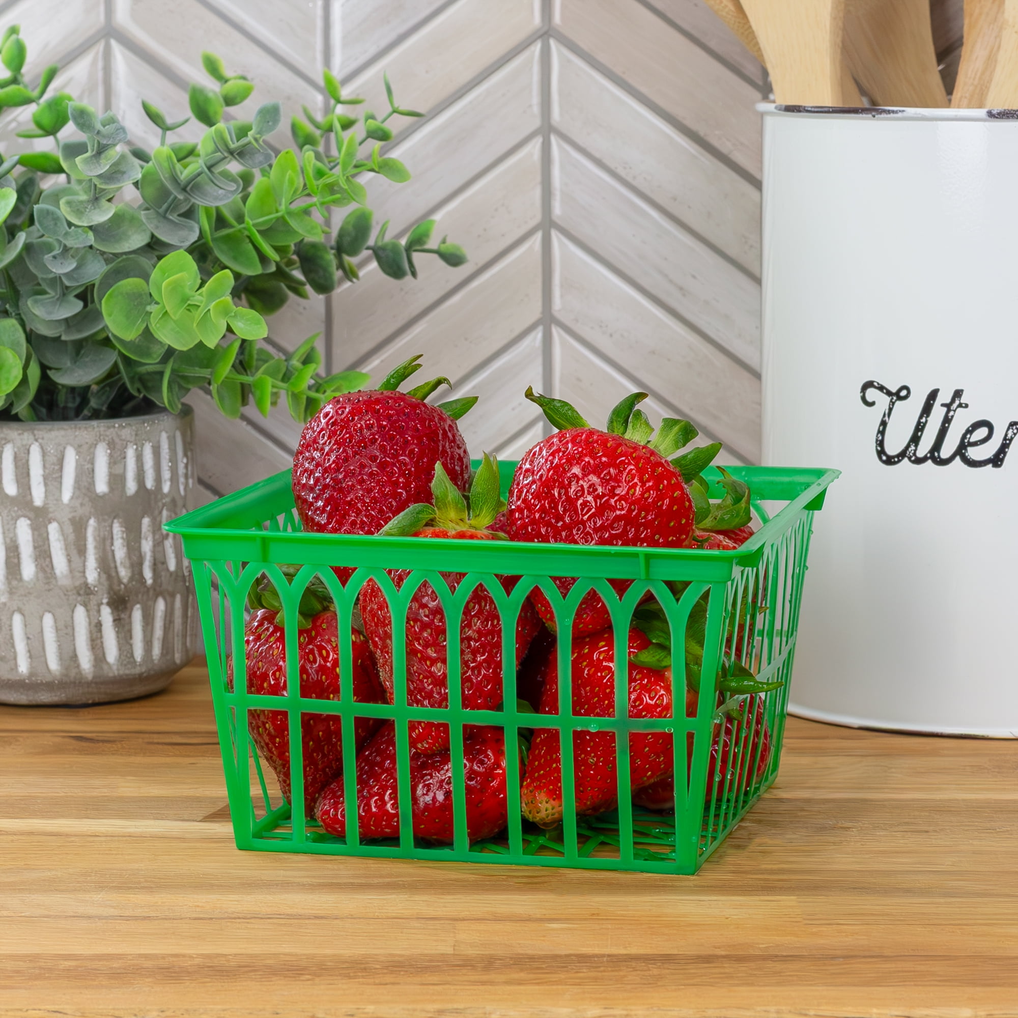Cornucopia Brands Quart Plastic Berry Baskets (48-Pack), 5.6-Inch Berry Boxes w/Open-Weave Pattern, Ideal for Summer Picking & Crafts!
