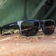 thumbnail image 4 of Gafas de sol cuadradas polarizadas mate UV400 KUGUAOK para hombres y mujeres, 4 of 6