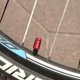 thumbnail image 4 of Válvula de bicicleta Tapa de aleación de aluminio Tapa de cubierta de rueda de bicicleta (AV) Rojo 2 piezas, 4 of 5