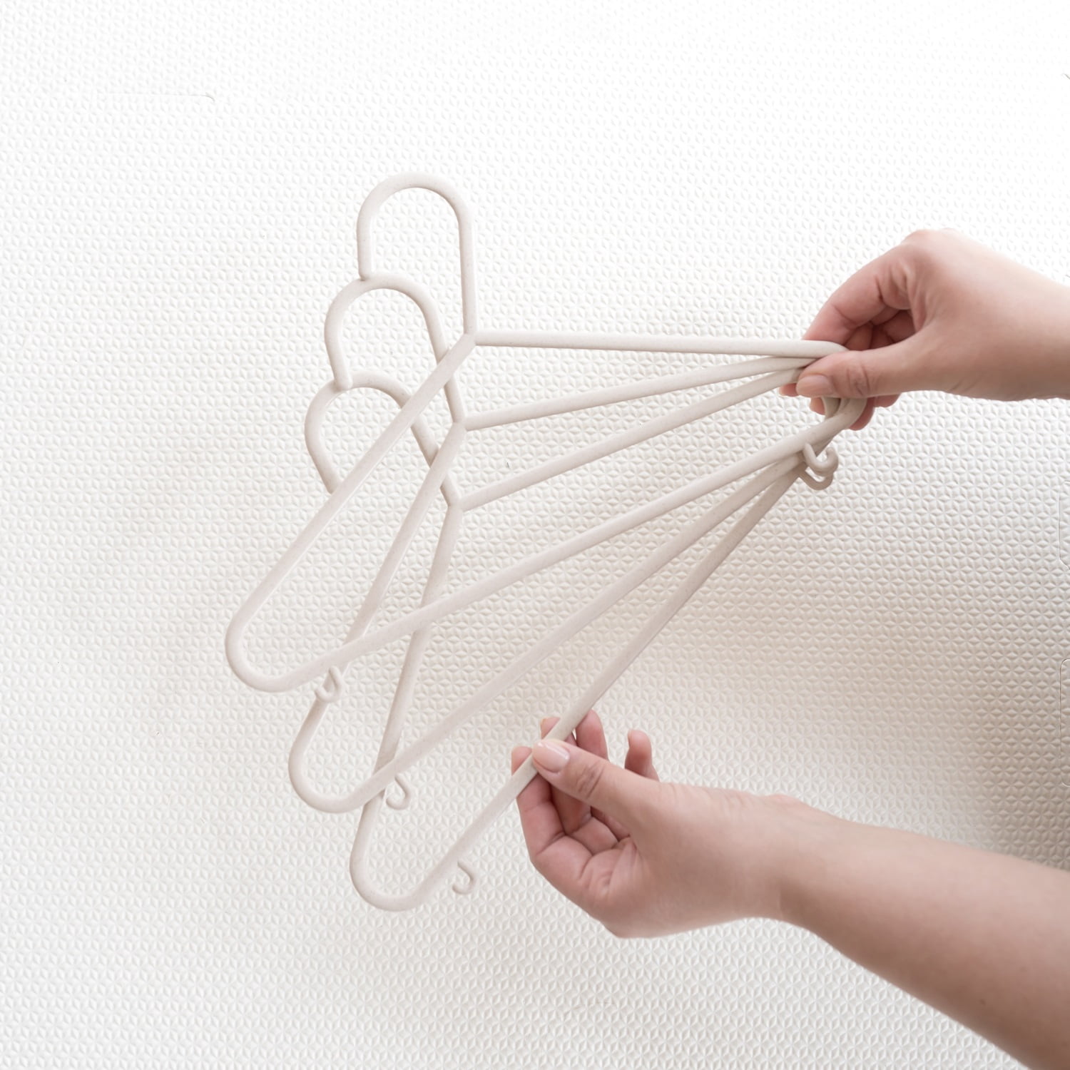 3 Sprouts Baby Wheat Straw Plastic Clothes Hangers - Pack of 30 - Speckled Beige